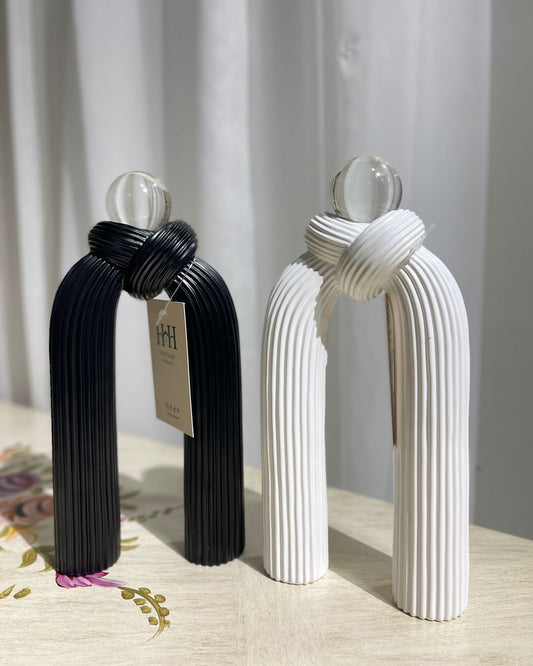 BLACK N WHITE PLAQUES